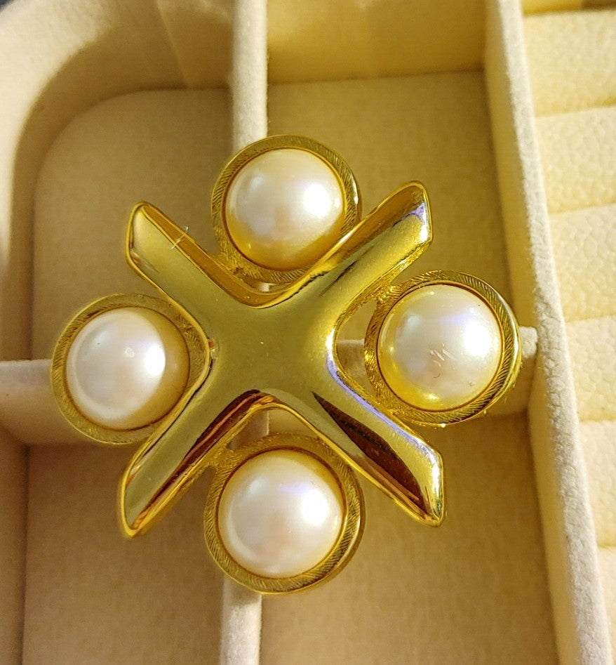 1980s Vintage Monet X and Os gold tone and pearl brooch 2"s